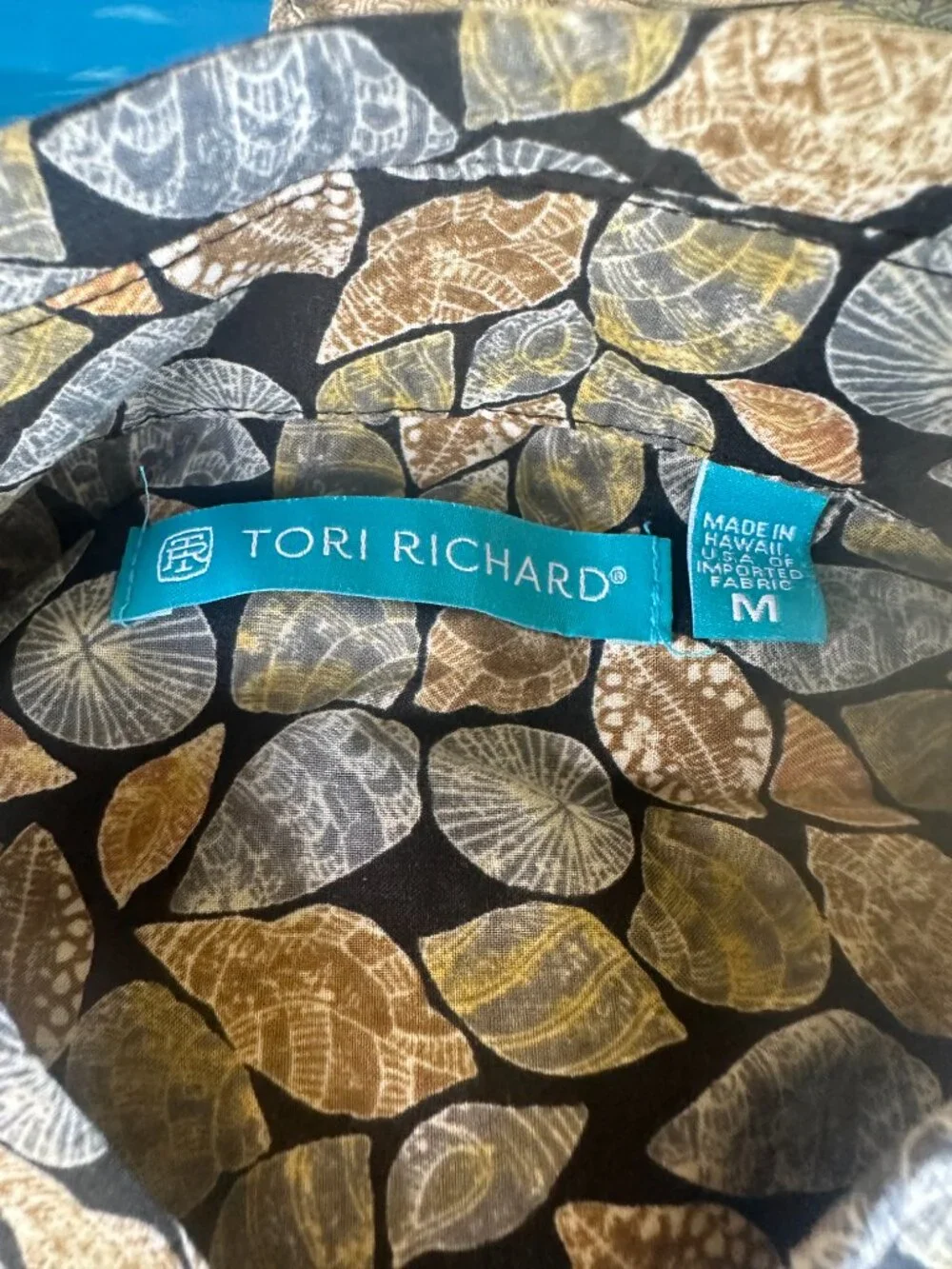 Tori Richard Men's Sea Shell Pattern Black Blue Brown Hawaiian Shirt Size Medium